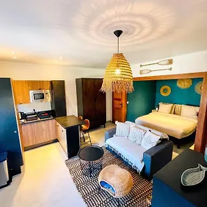 Apartment Au Bord De L'eau Climatise Avec Terrasse Et Vue A 40m De La, Cassis
