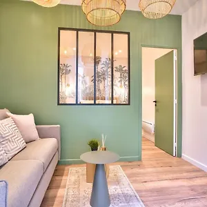 https://new-eiffel-tour-splendid-apartments-in-the-heart-of.fr-paris.fr